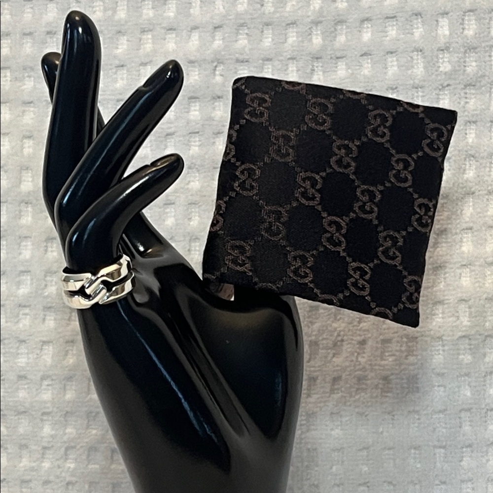 Gucci Infinity Knot Ring Size 6US